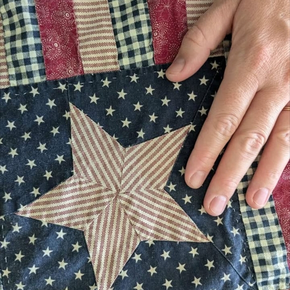 Handmade Patriotic Quilt - Picture 4 of 9